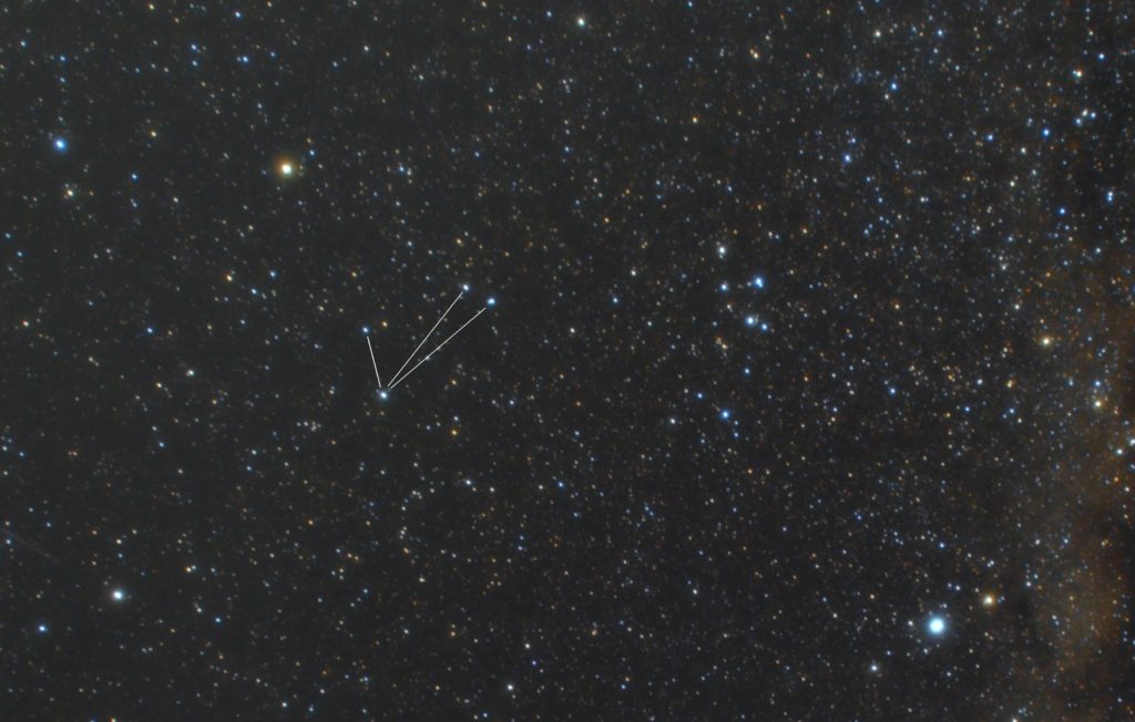 一眼レフカメラとズームレンズで2018年11月06日20時11分22秒から撮影して小馬座（こうま座）の星座線入り星野写真（星空写真）を作成しました。