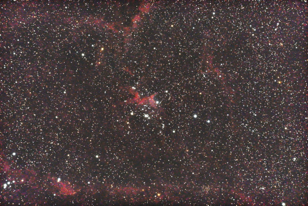 この天体写真は2017年09月26日に撮影した「カシオペア座」にあるハート星雲（IC1805/Sh2-190）と言う散光星雲＋散開星団です。焦点距離は1167mm。