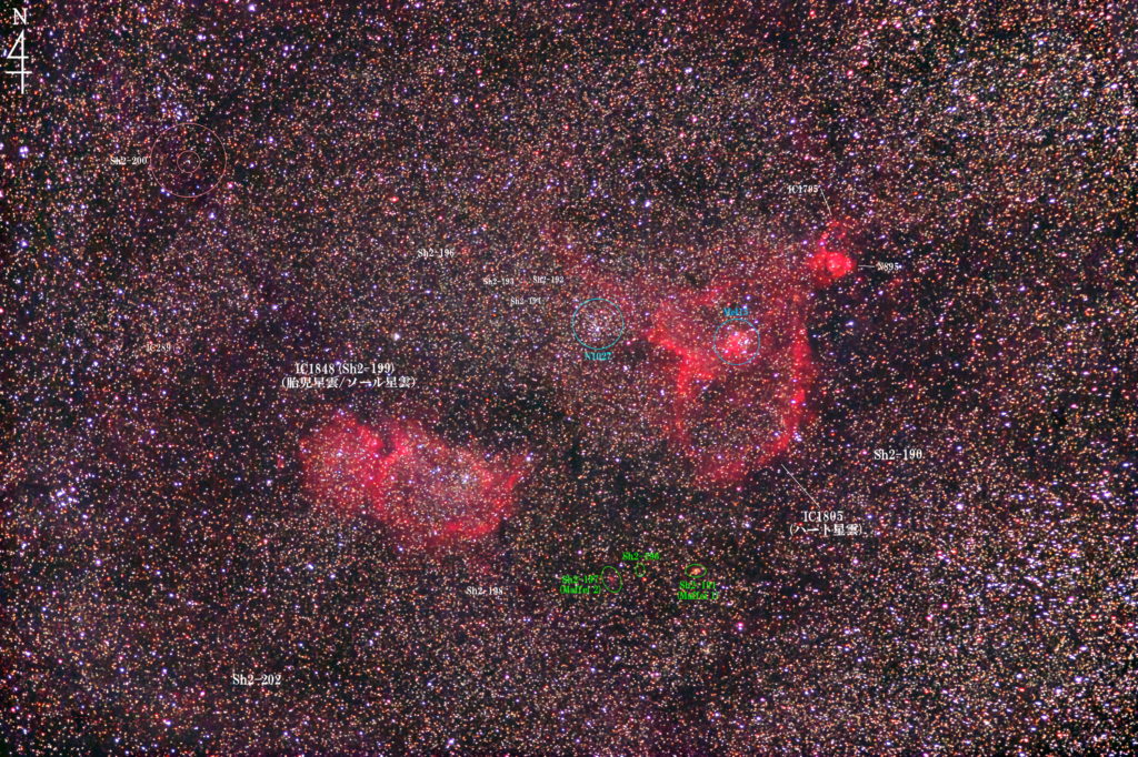 カシオペア座にあるハート星雲（IC1805/Sh2-190）とソール星雲（胎児星雲/IC1848/Sh2-199）付近の天体の位置がわかる写真星図です。