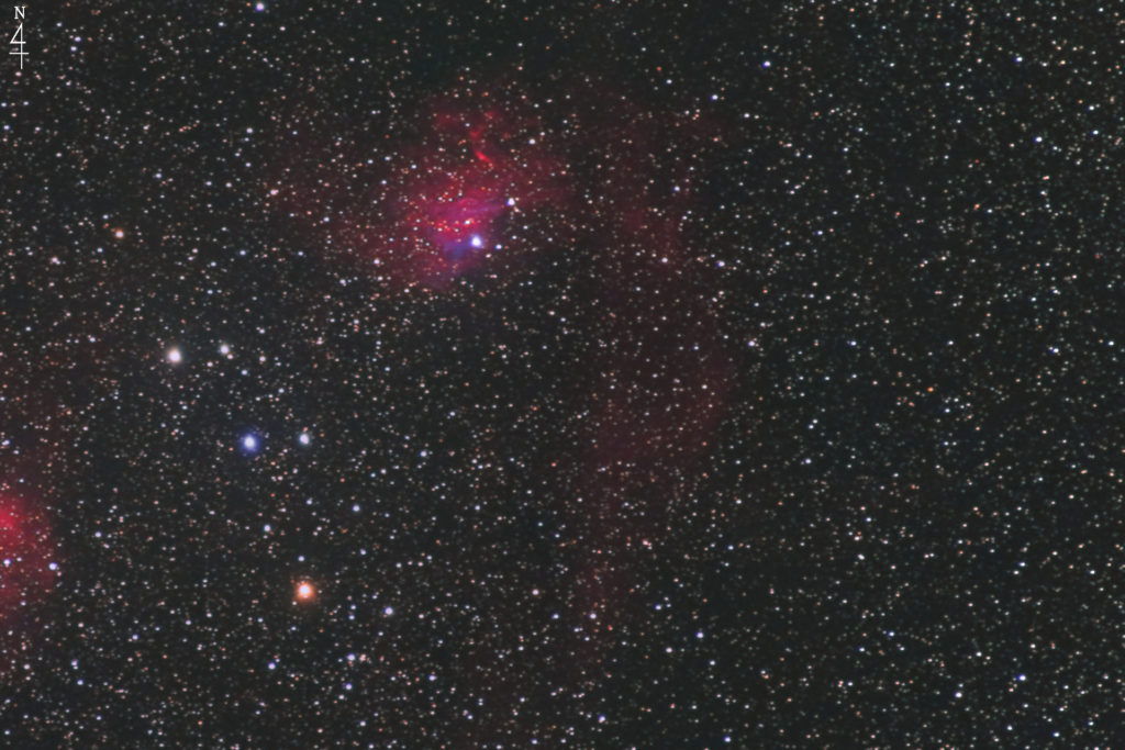 この天体写真は2020年10月21日に撮影した「ぎょしゃ座」にある勾玉星雲（IC405/Sh2-229）と言う散光星雲です。焦点距離は702mm。