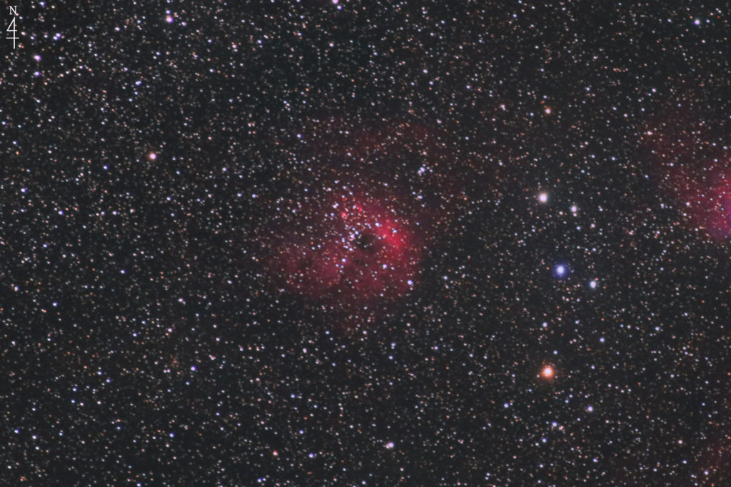 この天体写真は2020年10月21日に撮影した「ぎょしゃ座」にあるおたまじゃくし星雲（IC410/Sh2-236）と言う散光星雲です。焦点距離は702mm。