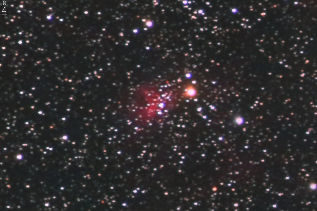 この天体写真は2020年10月21日に撮影した「ぎょしゃ座」にあるスパイダー星雲（IC417/Sh2-234）と言う散光星雲です。焦点距離は1895mm。