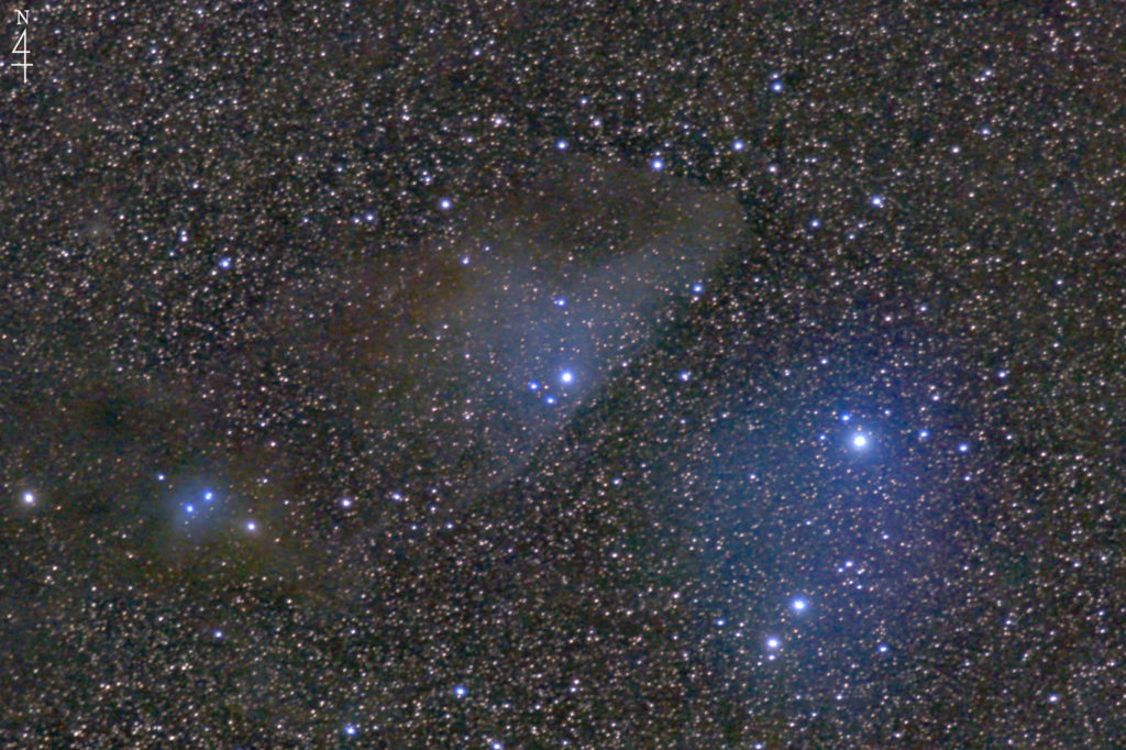 この天体写真は2022年5月4日に撮影した「さそり座」にある青い馬頭星雲（IC4592）と言う反射星雲です。左下はIC4601。焦点距離は331mm。