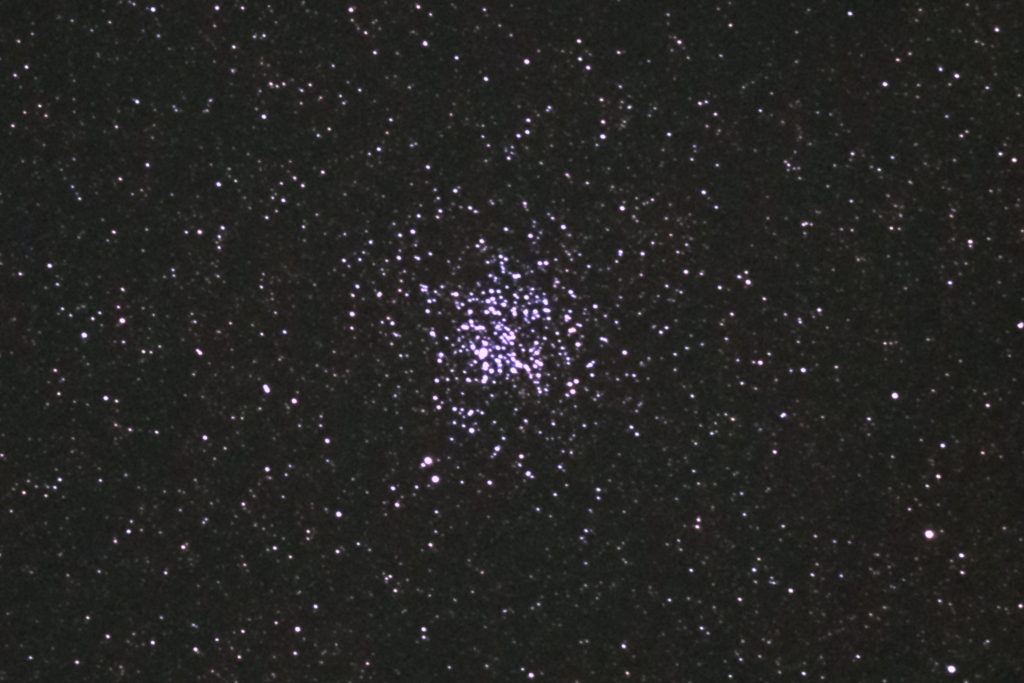 この天体写真は2017年08月23日に撮影した「たて座」にあるワイルドダッククラスター（M11/メシエ11）と言う散開星団。焦点距離は3254mm。