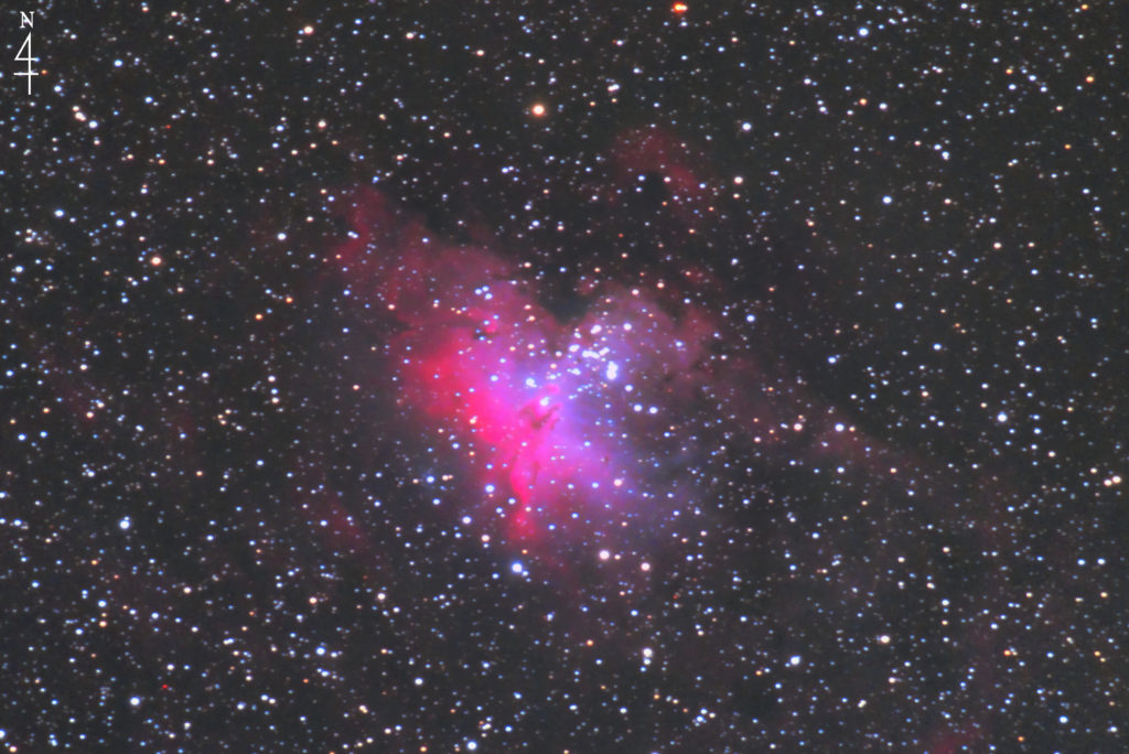 この天体写真は2022年04月05日に撮影した「へび座」にある「わし星雲（M16/メシエ16）」と言う散光星雲＋散開星団です。焦点距離は1800mm。