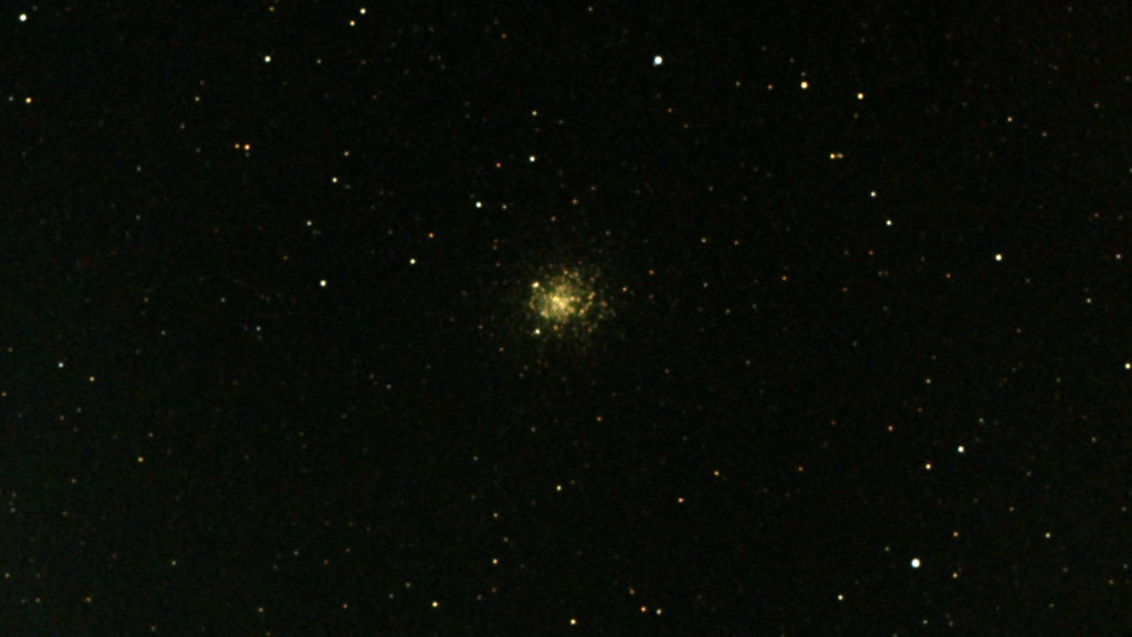 この天体写真は2017年08月30日に撮影した「へびつかい座」にあるM19（メシエ19）と言う球状星団です。焦点距離は3577mm。