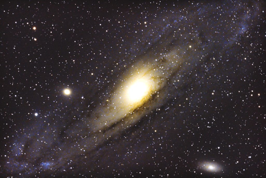 この天体写真は2017年11月15日に撮影したアンドロメダ座にあるM32（メシエ32）と言う楕円銀河です。焦点距離は1328mm。