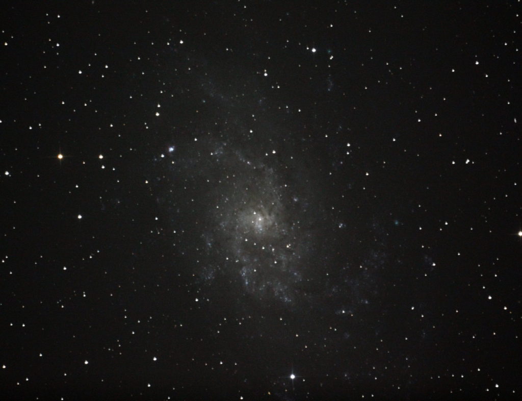 この天体写真は2013年08月03日に撮影した「さんかく座」にある「さんかく座銀河（M33/メシエ33）」と言う渦巻銀河です。焦点距離は2280mm。