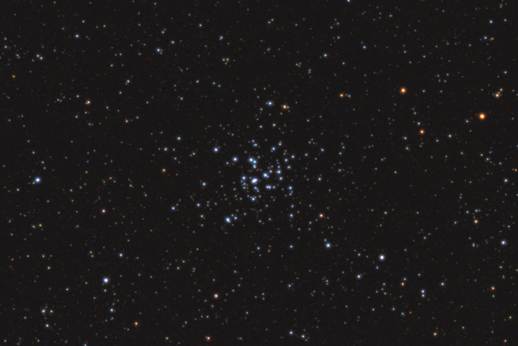 この天体写真は2017年09月25日に撮影した「ぎょしゃ座」にあるM36（メシエ36）と言う散開星団です。焦点距離は2000mm。
