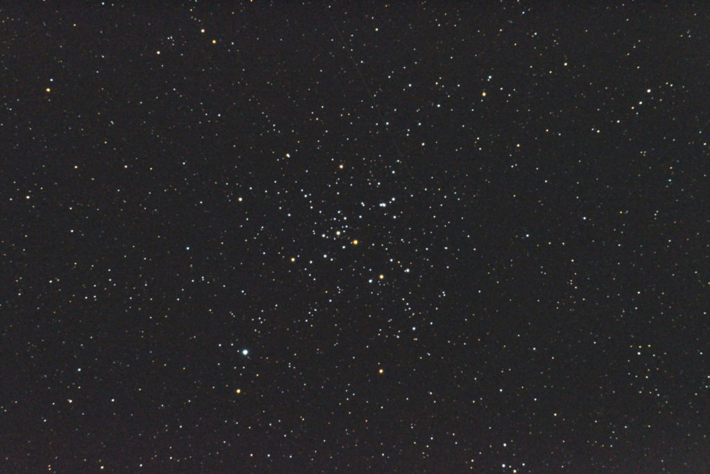 この天体写真は2017年09月19日に撮影した「おおいぬ座」にあるM41（メシエ41）と言う散開星団です。焦点距離は1285mm。