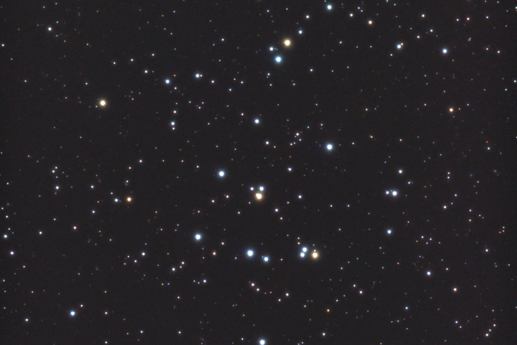 この天体写真は‎2017年10月27日に撮影した「かに座」にあるプレセペ星団（M44/メシエ44）と言う散光星雲です。焦点距離は1777mm。