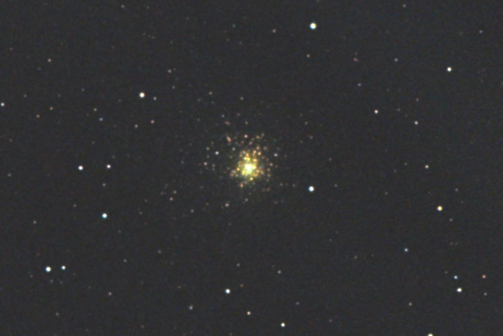 この天体写真は2017年08月30日に撮影した「へびつかい座」にあるM62（メシエ62）と言う球状星団です。焦点距離は3581mm。