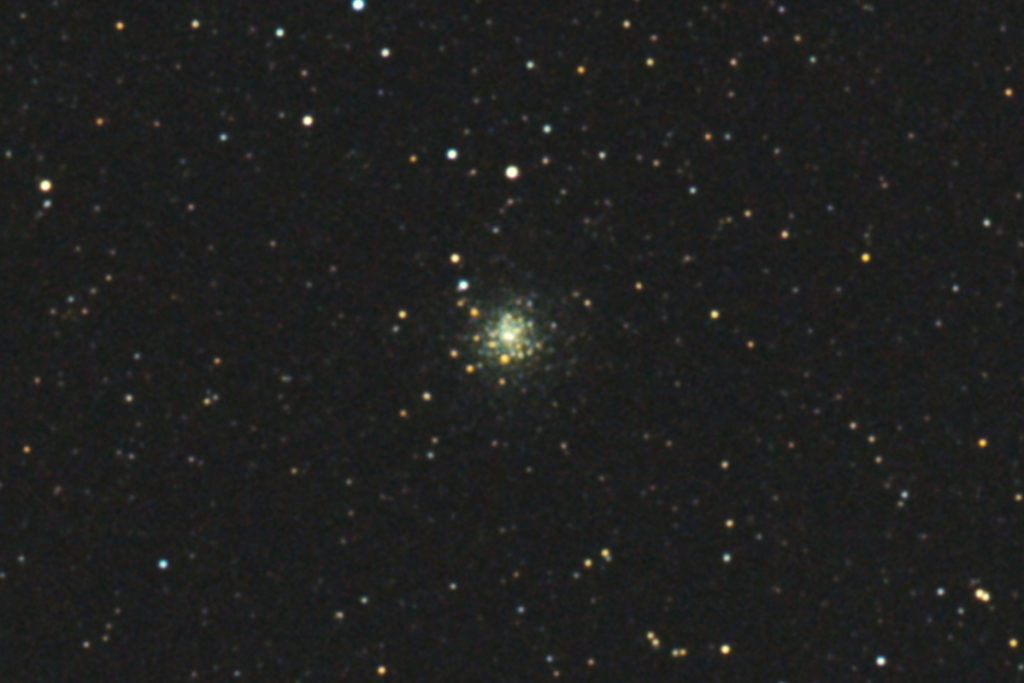 この天体写真は2017年09月24日に撮影した「いて座」にあるM70（メシエ70）と言う球状星団です。焦点距離は5739mm。