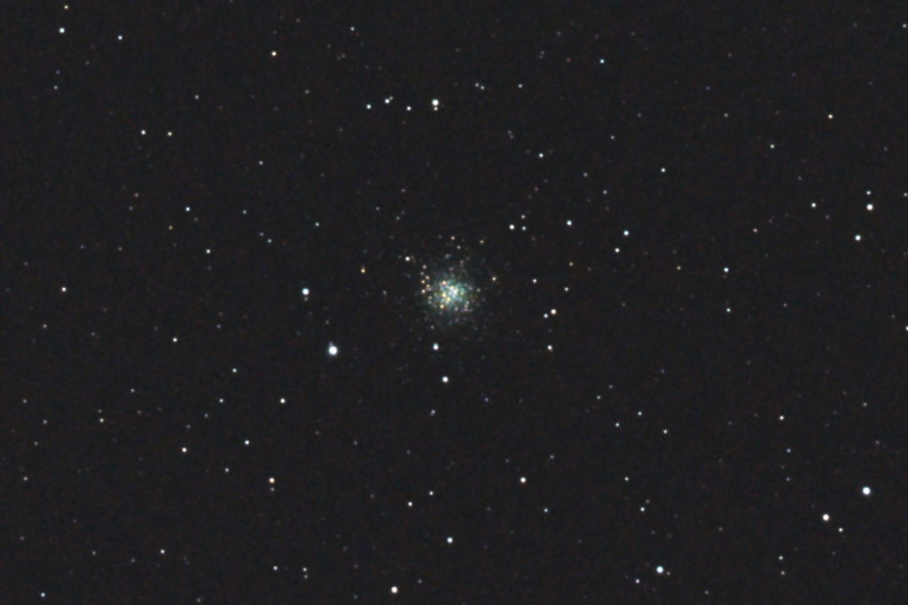 この天体写真は2017年09月24日に撮影した「みずがめ座」にあるM72（メシエ72）と言う球状星団です。焦点距離は3562mm。