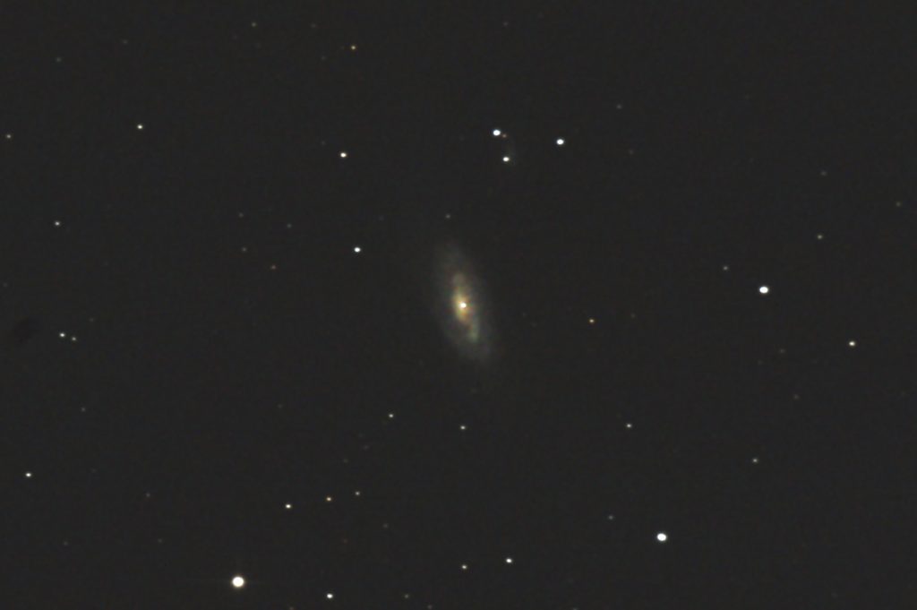 この天体写真は2017年05月01日に撮影した「おとめ座」にあるM90（メシエ90）と言う渦巻銀河です。焦点距離は3564mm。