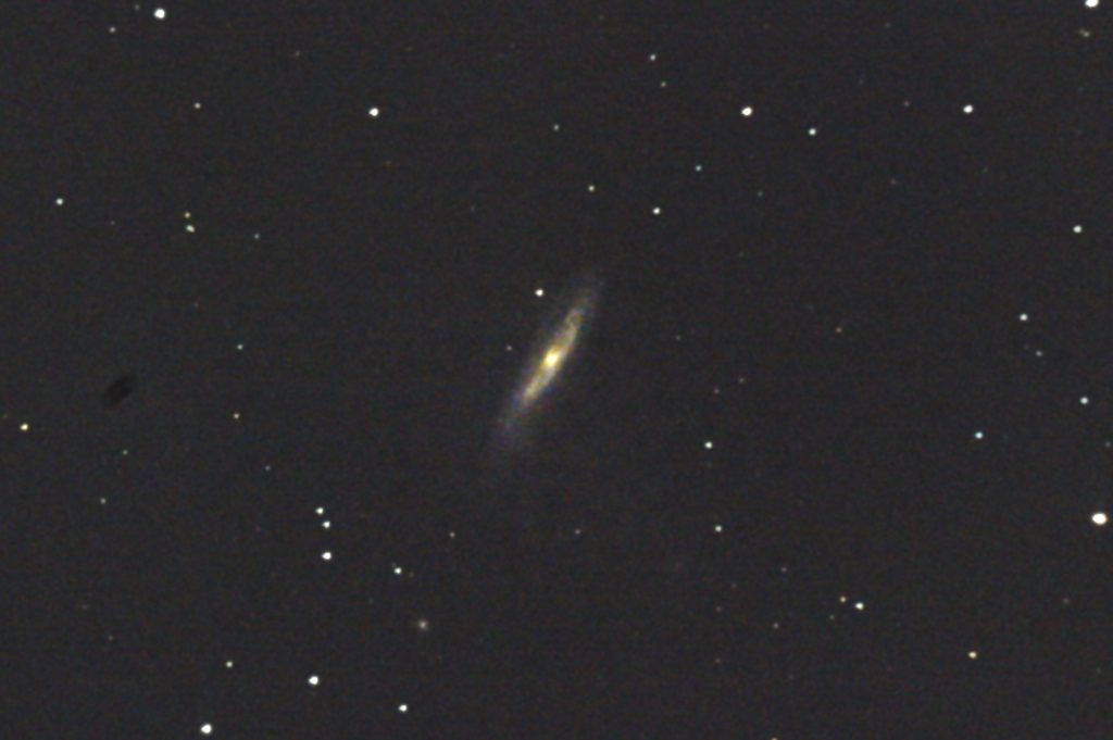 この天体写真は2017年05月01日に撮影した「かみのけ座」にあるM98（メシエ98）と言う渦巻銀河です。焦点距離は2854mm。