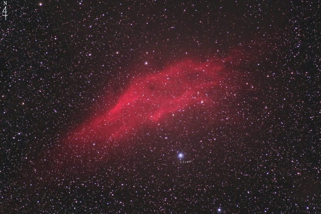 この天体写真は2020年10月21日に撮影したペルセウス座にあるカリフォルニア星雲（NGC1499/Sh2-220）と言う散開星団です。焦点距離は494mm。