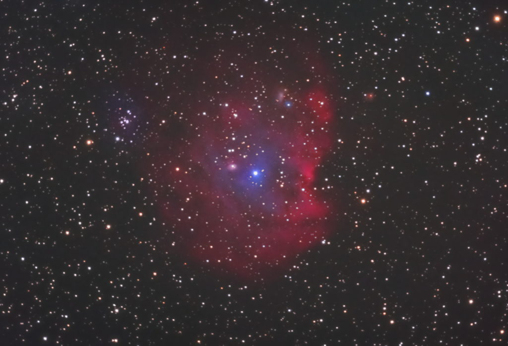 この天体写真は2020年10月21日に撮影した「ぎょしゃ座」にあるオリオン座にあるモンキー星雲（NGC2174/Sh2-252）と言う散光星雲です。焦点距離は1772mm。