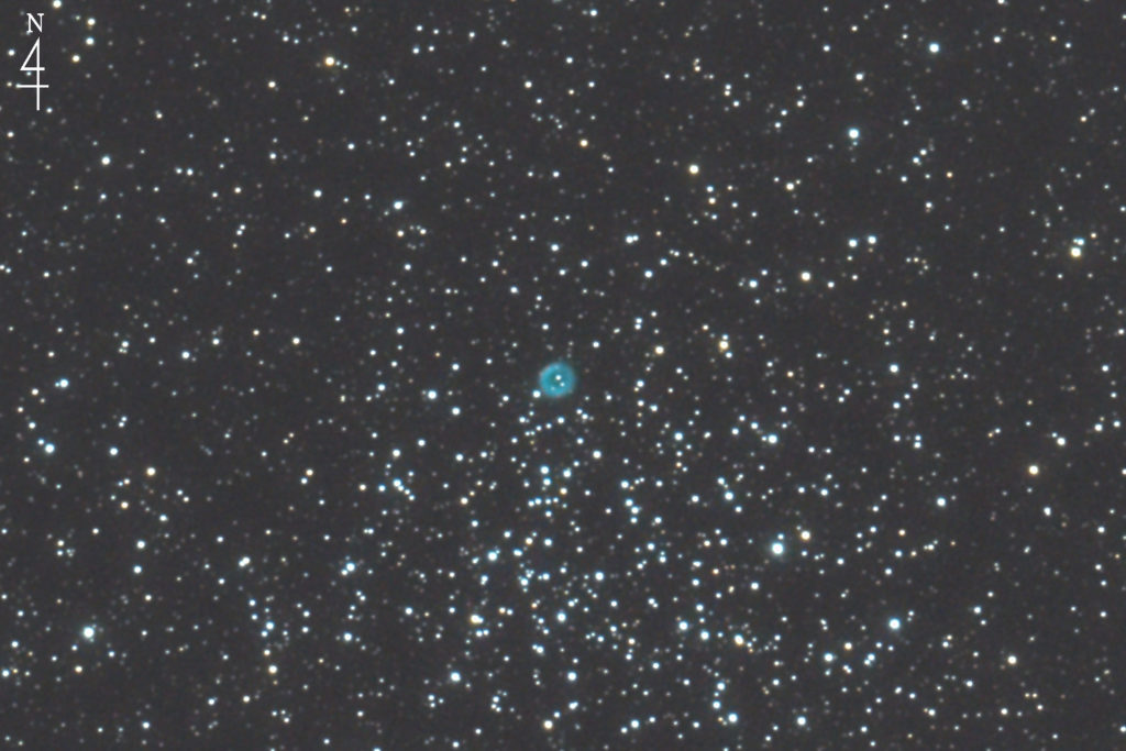 この天体写真は‎2017年10月27日に撮影した「とも座」にあるNGC2438と言う惑星状星雲です。焦点距離は3587mm。
