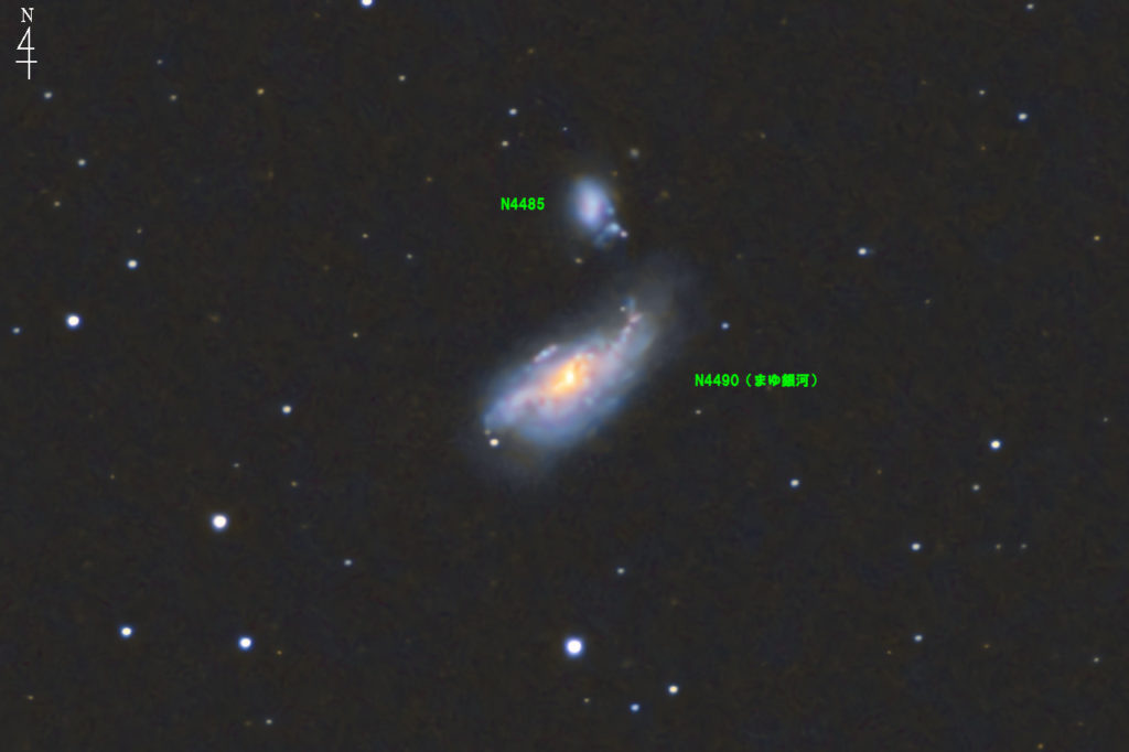 まゆ銀河（NGC4490）とNGC4485を示した星図です。焦点距離はフルサイズ換算約5329mm。一眼カメラと天体望遠鏡で撮影した天体写真を元に制作しました。