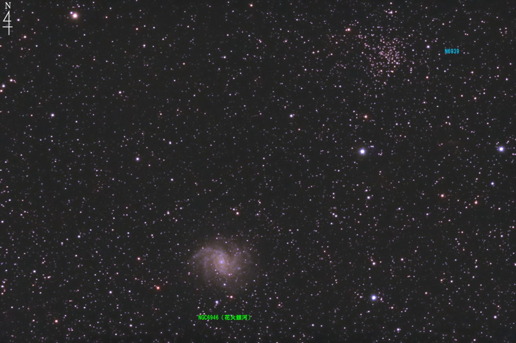 この天体写真は2020年09月15日に撮影したケフェウス座にあるNGC6946（花火銀河）と言う中間渦巻銀河。右上の散開星団はNGC1604です。焦点距離は1604mm。