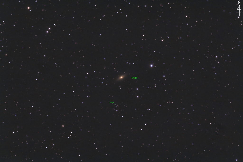 この天体写真は2020年08月15日に撮影したぺガスス座にあるNGC7814（小さなソンブレロ銀河）と言う渦巻銀河です。下側にある小さな銀河はIC5381です。焦点距離は1320mm。