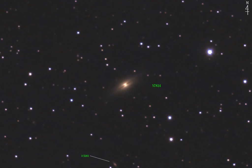 この天体写真は2020年08月15日に撮影したぺガスス座にあるNGC7814（小さなソンブレロ銀河）と言う渦巻銀河です。下側にIC5281も写っています。焦点距離は3581mm。
