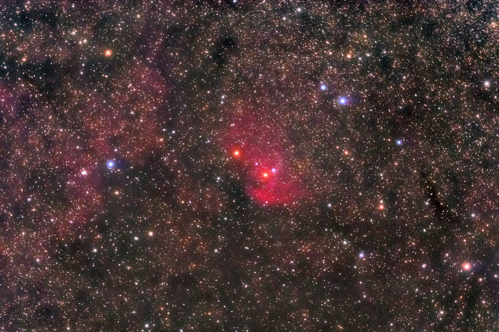 この天体写真は2020年08月24日に撮影した「はくちょう座」にあるチューリップ星雲（Sh2-101）と言う散光星雲（輝線星雲）です。焦点距離は1464mm。