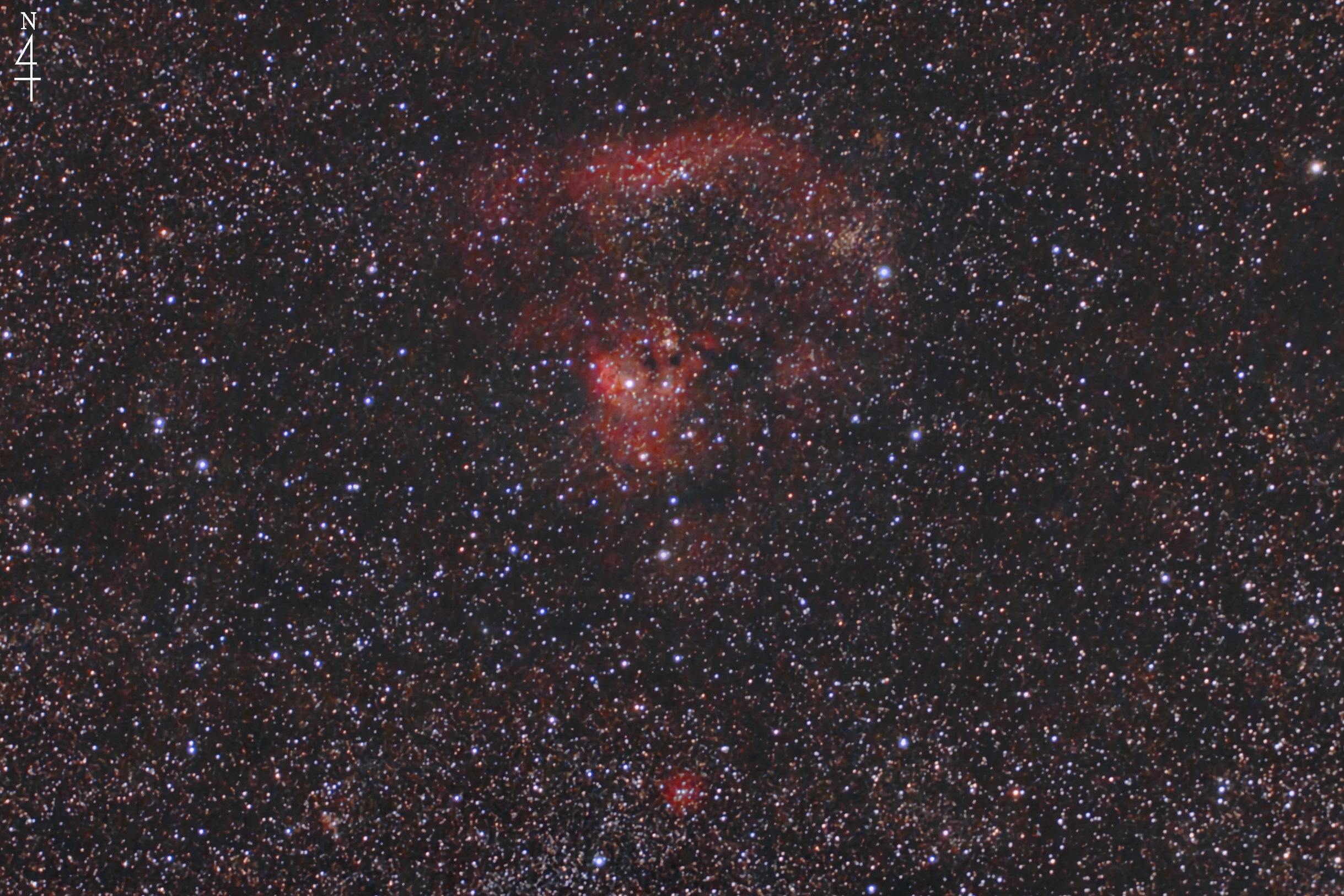 クエスチョンマーク星雲（Sh2-170＋Sh2-171）の天体写真と位置がわかる 