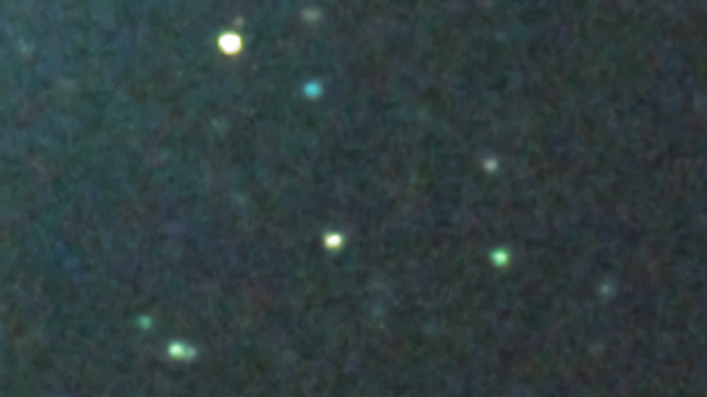赤道儀のギアを調整した後の星が止まっている天体写真です。焦点距離約1200㎜/露光1分で撮影して一部分を拡大したシリウス周辺です。